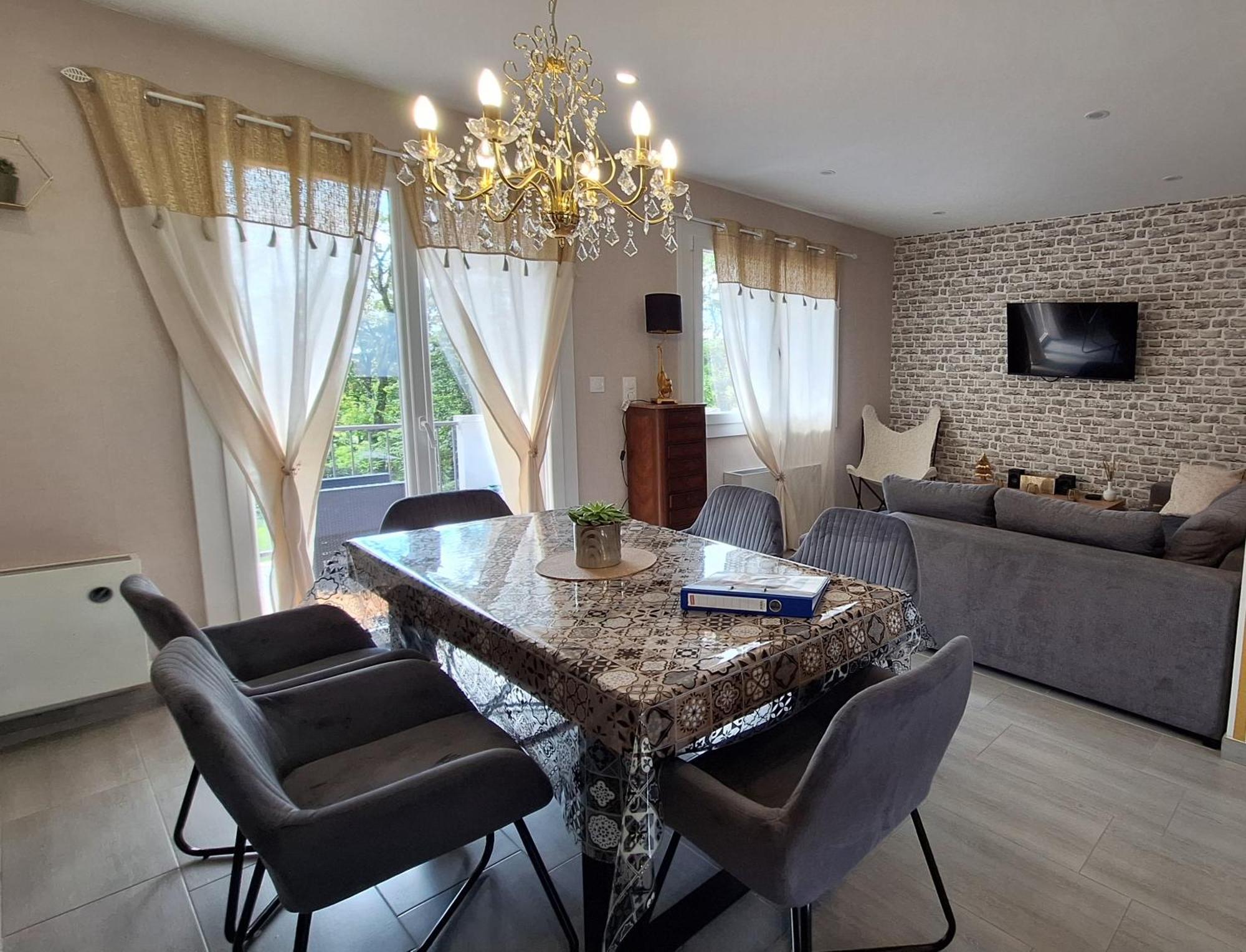 Agreable Maison Avec Jardin A 茹万维勒 外观 照片